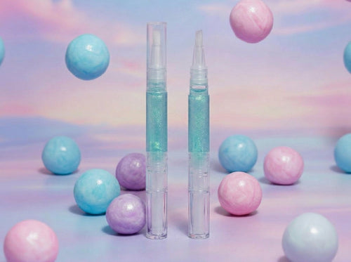 A bubblegum scented 3ml cuticle oil pen. From the largest range of cuticle oils by Unicorn Lab surrounded by colourful gumballs