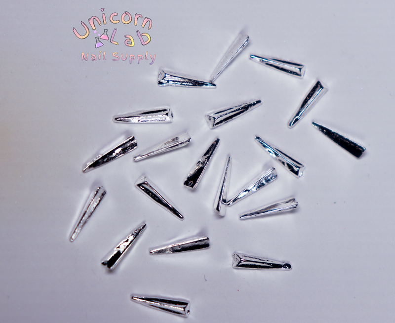 Silver pointed 3D charm  x 20 pcs - Emerson Crystals