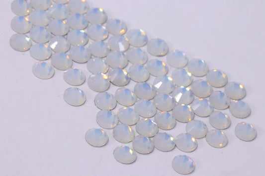 White Opal SS10 (Unicorn Lab Rhinestones) - Unicorn Lab