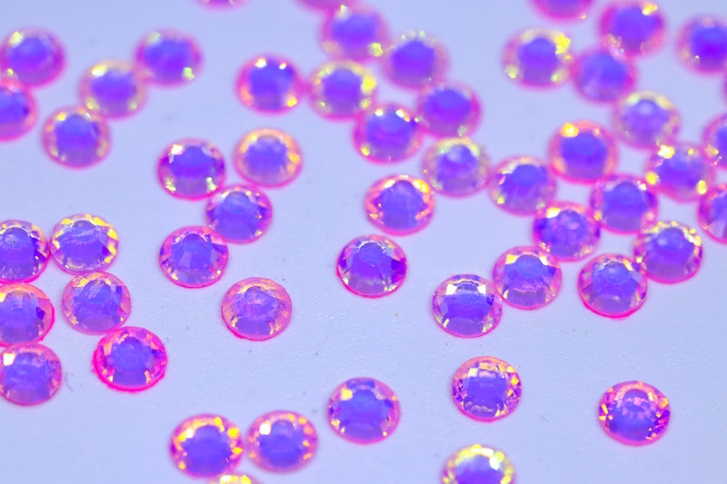 Light Amethyst Luminous SS16 (Unicorn Lab Rhinestones)